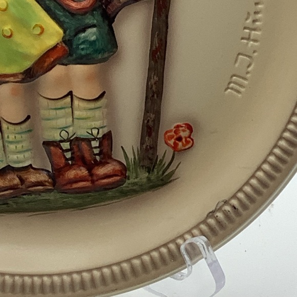 Vintage 1975 First Edition M.J. Hummel Anniversary 10”  Stormy Weather Plate - Picture 7 of 13